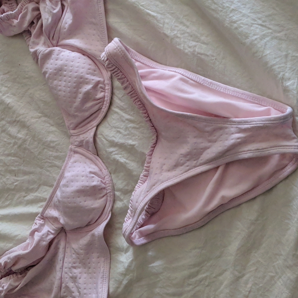 Soft pink bikini - Picture 2 of 3